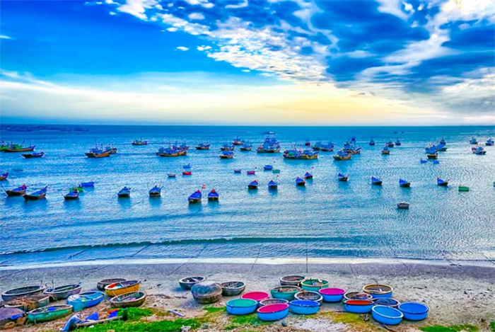 What does the resort capital of Mui Ne have? Beach Hotels in Mui Ne